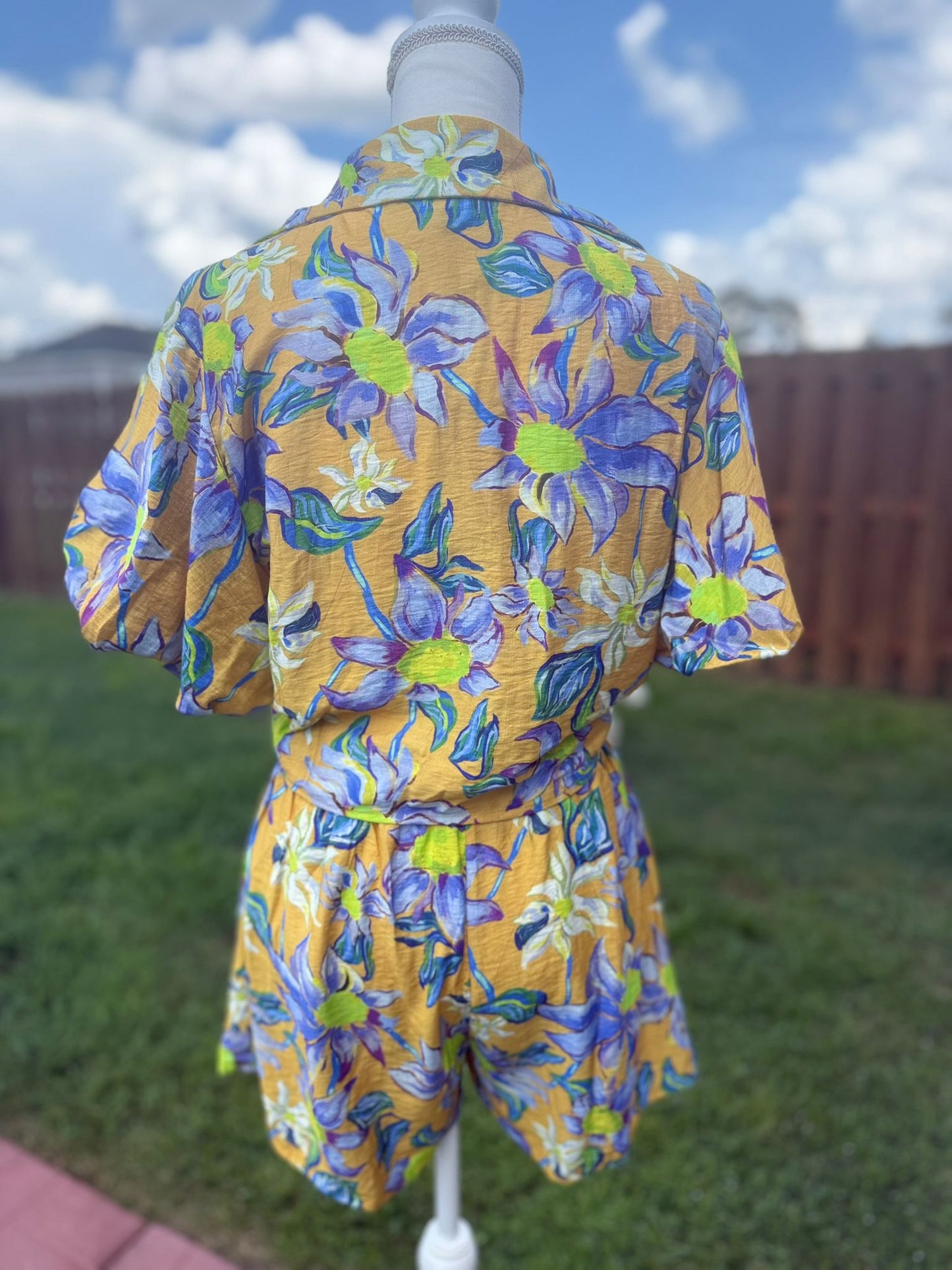LINEN PRINTED FRONT TIED BLOUSE WITH SHORT PANTS SET - Bellissima by Ari LLC.